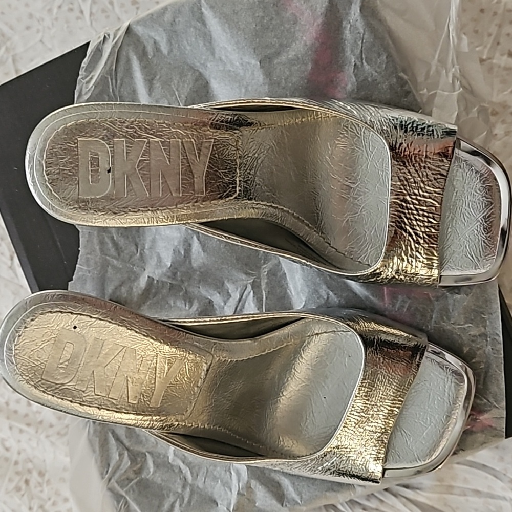 Shoes - Picture 2 of 8